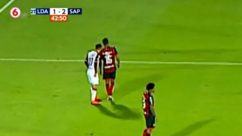 Dura sanción para Manfred Ugalde tras morder a Junior Díaz