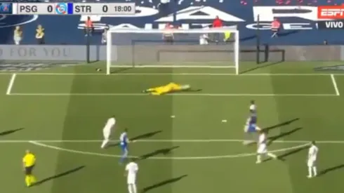 La primer gran atajada de Keylor Navas en el PSG