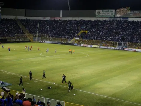 Cancha del Cuscatlán quedó en muy mal estado tras evento religioso