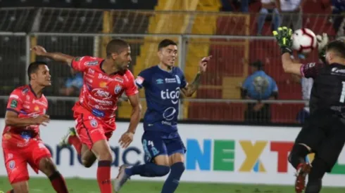 Alianza sufrió y perdió, pero se clasificó a semifinales