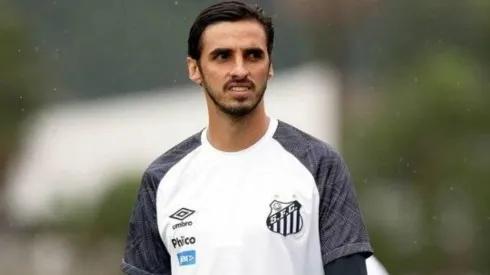Bryan Ruiz no disputa un partido oficial con el Peixe desde hace un año