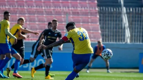 Davis puso el 1-0 para su equipo