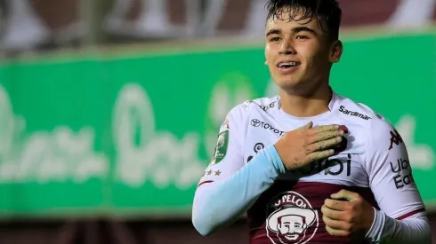 Manfred Ugalde con la camsieta del Saprissa