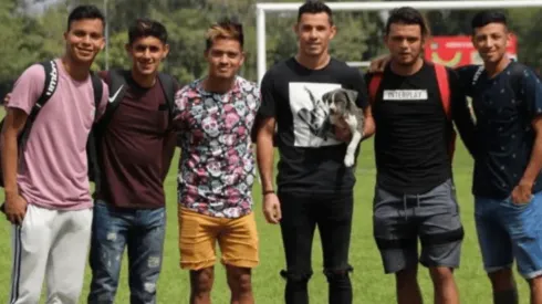 "Floki" junto a seis jugadores del Once Deportivo