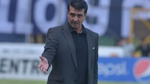 Diego Vázquez asegura que contra Olimpia lo perjudican los árbitros