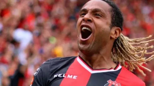 Jonathan McDonald llegó a los 140 goles en Primera División.