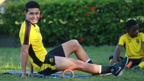 Jhow Benavidez se río del mismo después de mandar saludos a su "mujer y novia"