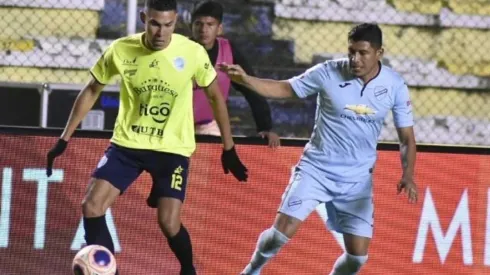 Roberto Domínguez le ganó el duelo a Erick Rivera en el fútbol de Bolivia