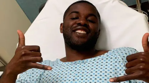 Joel Campbell llevó tranquilidad a sus seguidores en Twitter con una foto tras la operación