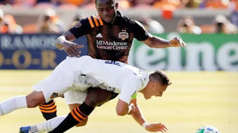 Maynor Figueroa fue una pesadilla para Chicharito Hernández