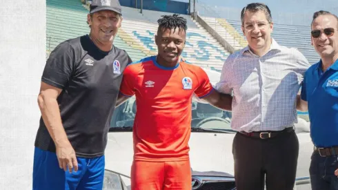 El Olimpia le entregó carro nuevo a Junior Lacayo