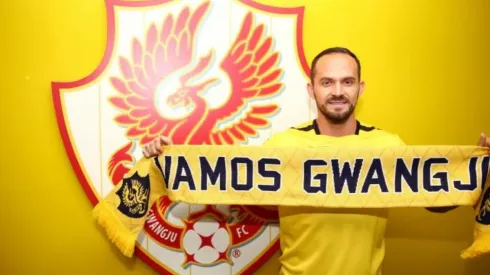 Marco Ureña fue presentado por el Gwangju FC