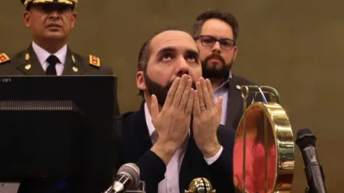 Desconsolado: Nayib Bukele se quiebra y pide perdón a El Salvador