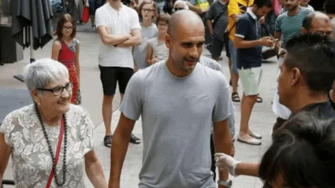 El entrenador del Manchester City, junto a su madre.