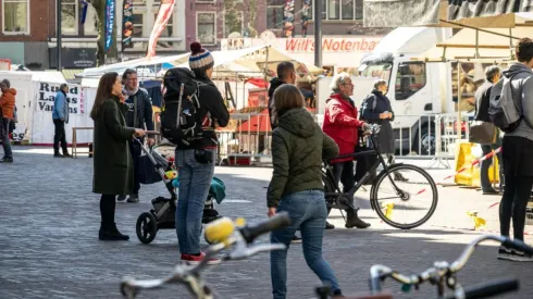Distintos puntos de Amsterdam, con la misma gente de siempre.