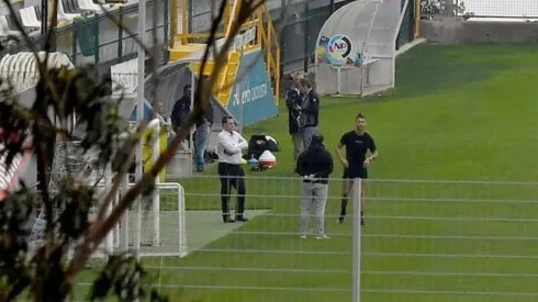 CR7 en el campo de juego donde rompió la cuarentena obligatoria.