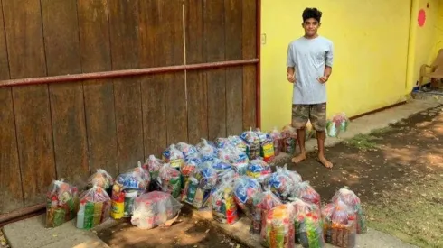 El surfista y un gesto enorme para su comunidad.