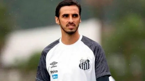 Bryan Ruiz seguirá en el Santos, aunque no juegue con el primer equipo