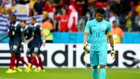 Valladares se lamenta luego de un gol de Francia.