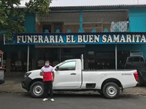 Futbolista de la liga salvadoreña trabaja en una funeraria para sobrevivir