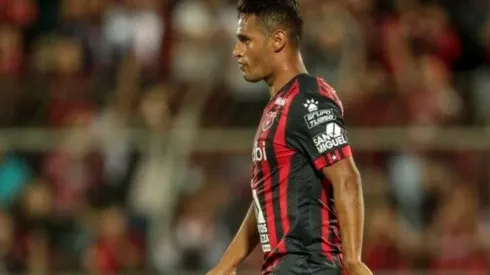 "Si un jugador da positivo en COVID-19, se suspende el torneo"