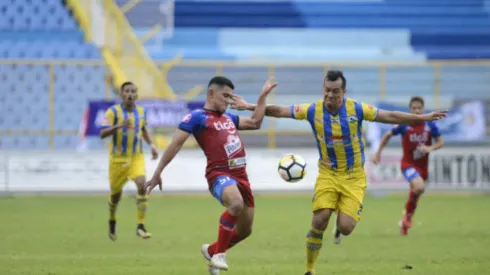 Futbolista de El Salvador sospecha tener COVID-19