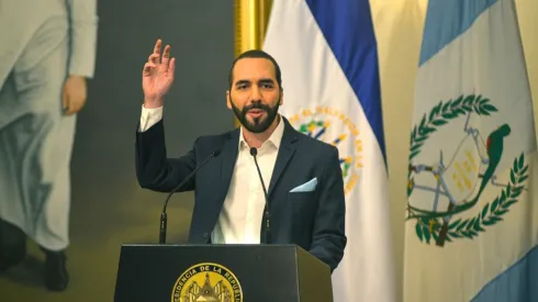 ¡Nayib Bukele desafía a la OMS!