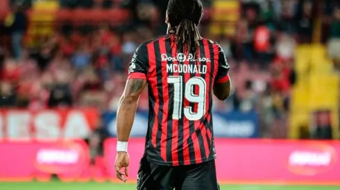 Jonathan McDonald se mostró molesto con los arbitrajes