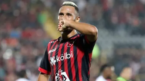 ¿Podría irse? La actualidad de Alex López en Alajuelense