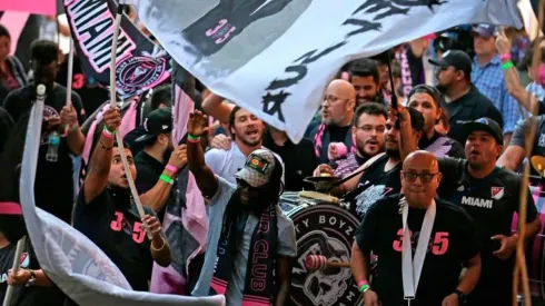 Fanáticos del Inter Miami, equipo que jugará hoy y tiene en sus filas un centroamericano