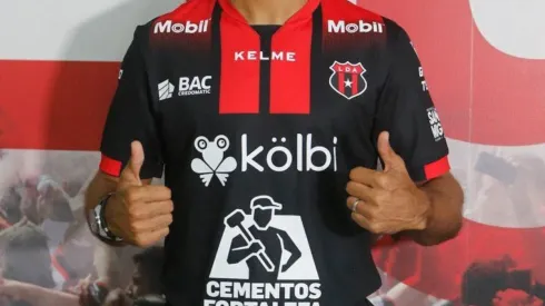 Alajuelense confirma la llegada de un delantero