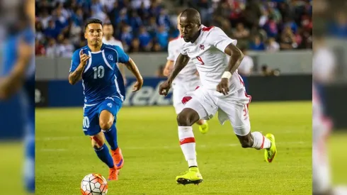 Jaime Alas, volante de La Selecta en pleno duelo contra Canadá