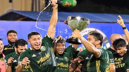 Marvin Loria celebra el título obtenido con Portland Timbers