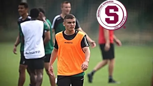 Manfred Ugalde con la camiseta de su equipo anterior: el Deportivo Saprissa