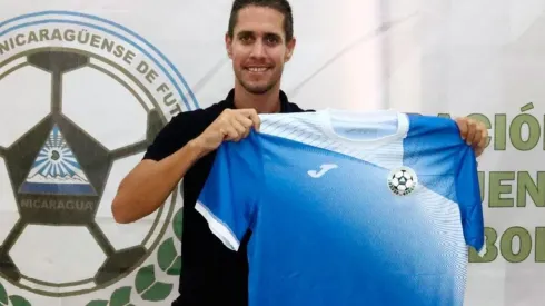 Fenifut presentó a Juan Vita