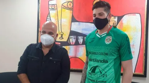 Ryduan Palermo con la camiseta de Marathon