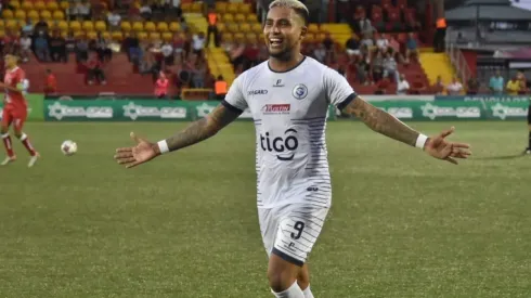 Frank Zamora podría no llegar a Saprissa y convertirse en legionario