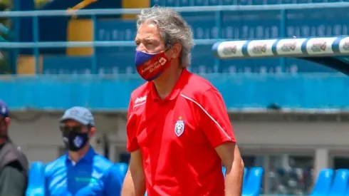 Carlos Restrepo se va de San Carlos