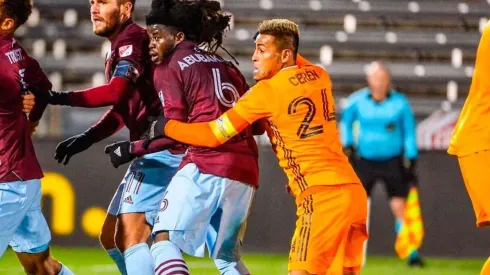 Darwin Ceren portó la cinta de capitán en empate del Houston Dynamo