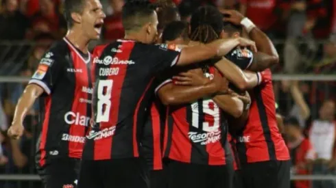 Alajuelense confirma la llegada de un nuevo defensor