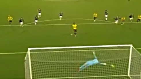 Christian Bolaños marcó gol de penal