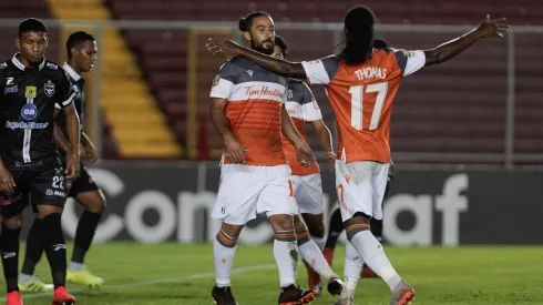 Forge dio la sorpresa y eliminó a Tauro en el minuto final por 2 a1