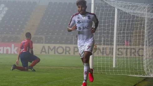 Saprissa goleó a Municipal con póker de Johan Venegas y sigue en la defensa del título