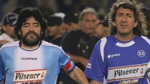 Diego Maradona y “El Mágico” González se enfrentaron en el estadio Cuscatlán