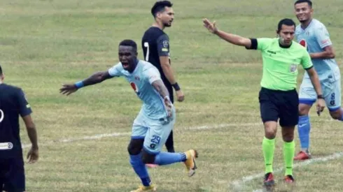 Motagua aplastó a Honduras Progreso y sigue de líder