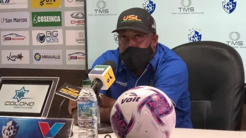 Hernán Medford arremetió en contra de los árbitros tras perder contra Alajuelense