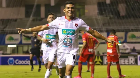 Alajuelense dio el primer golpe en la final al vencer a Herediano