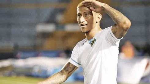 Stheven Robles dejaría Comunicaciones y se convertiría en legionario