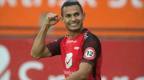 Deyver Vega analiza regresar a Costa Rica y tiene sondeos de Saprissa y San Carlos