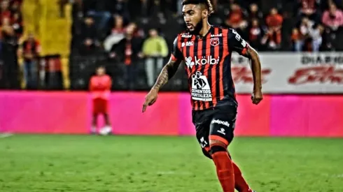 Oficial: Dylan Flores deja Alajuelense y se va a Europa